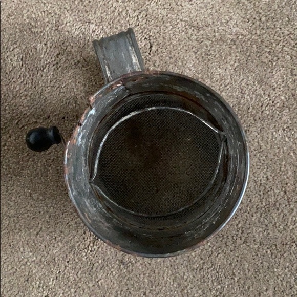 Vintage Bromwell’s Measuring Sifter - Picture 3 of 8